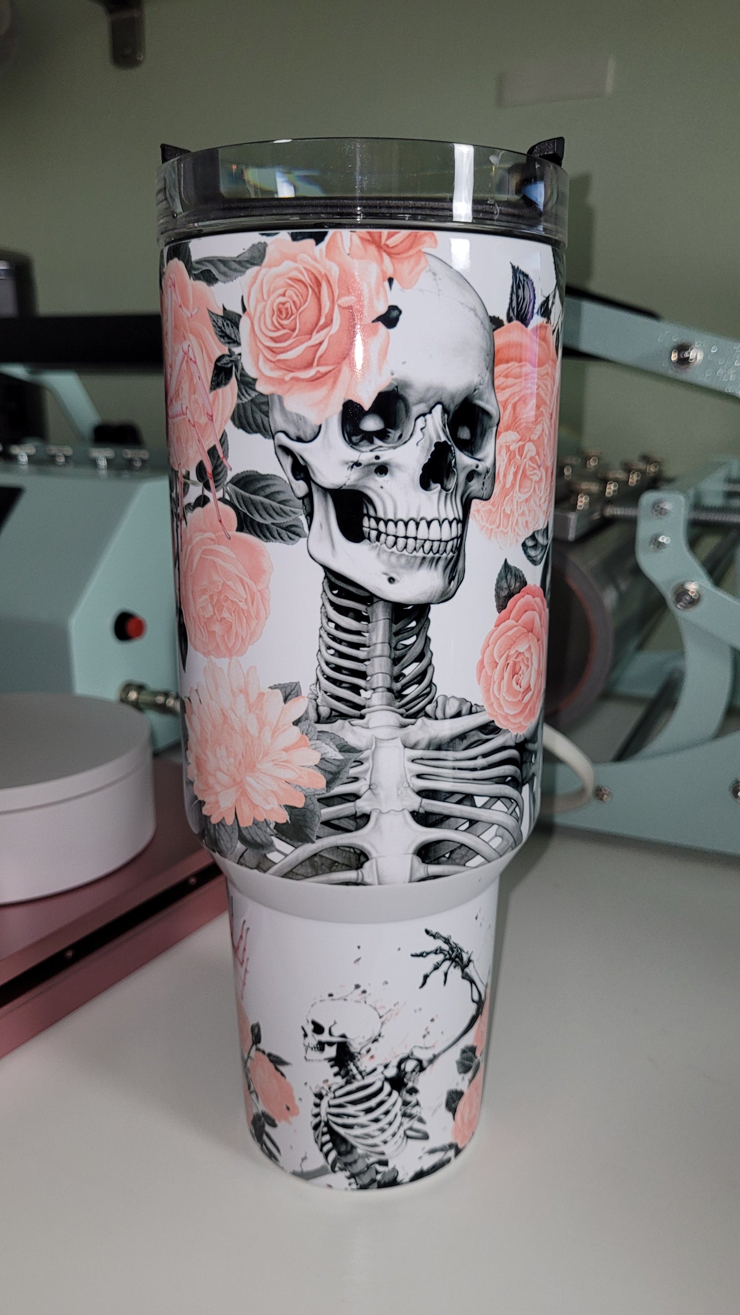 Gothic pink skulls 40oz tumbler