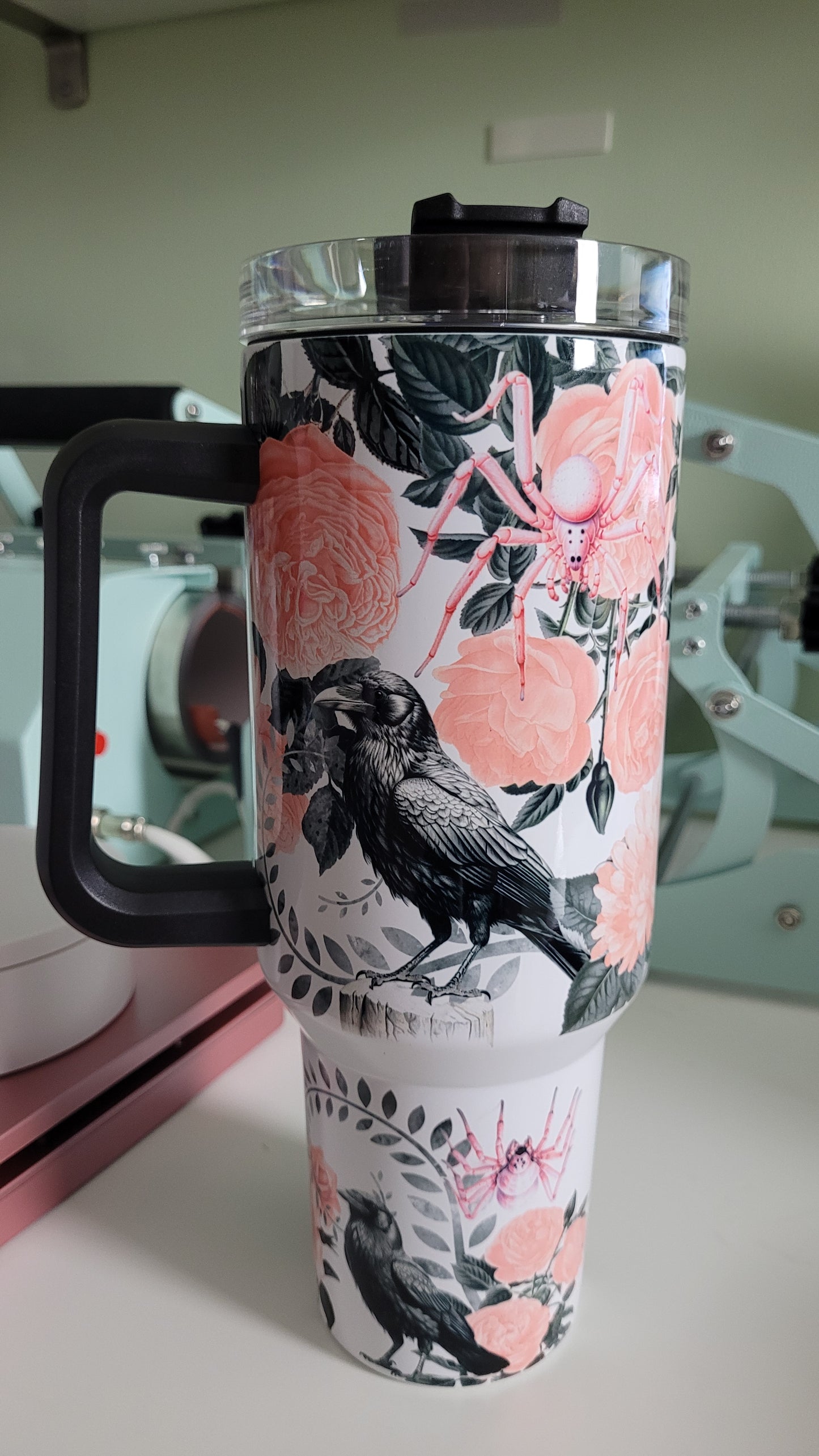 Gothic pink skulls 40oz tumbler